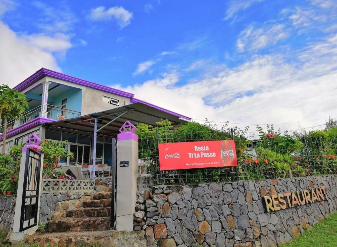 Tilapasse Resto & Guest House Port South East 외부 사진